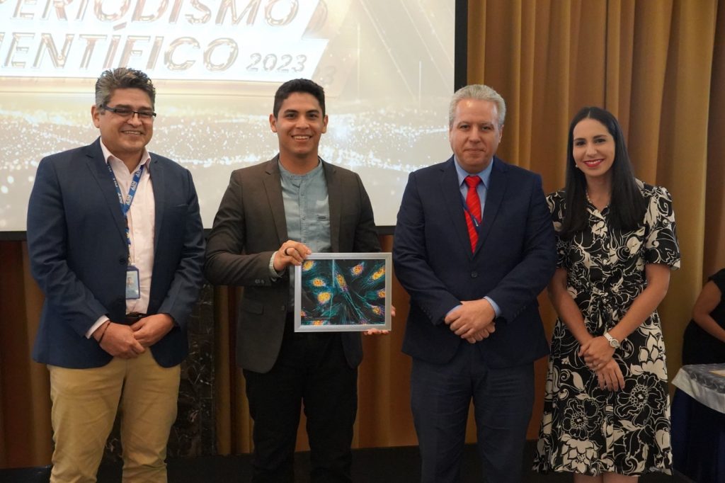 Radio Chiriquí recibe reconocimiento de SENACYT