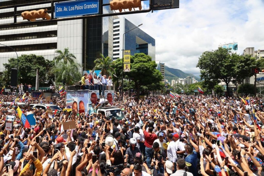 Venezolanos en las calles