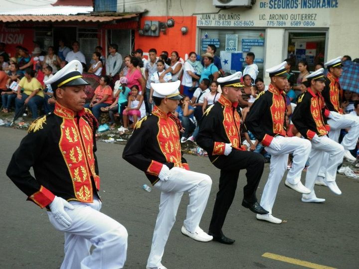 En Ciudad capital desfiles retoman ruta de Casco Viejo