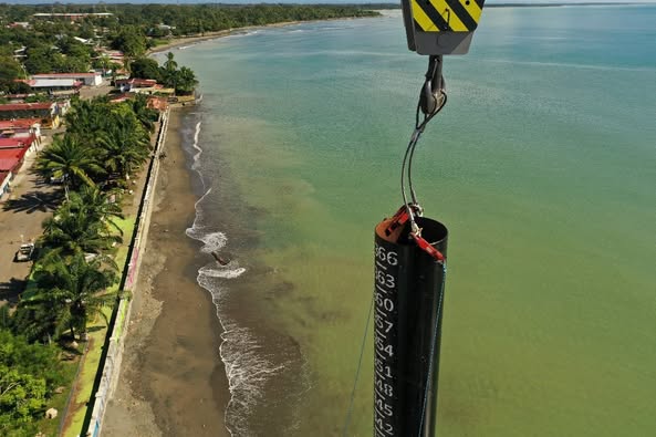 Colocan primer pilote para muelle de Puerto Armuelles