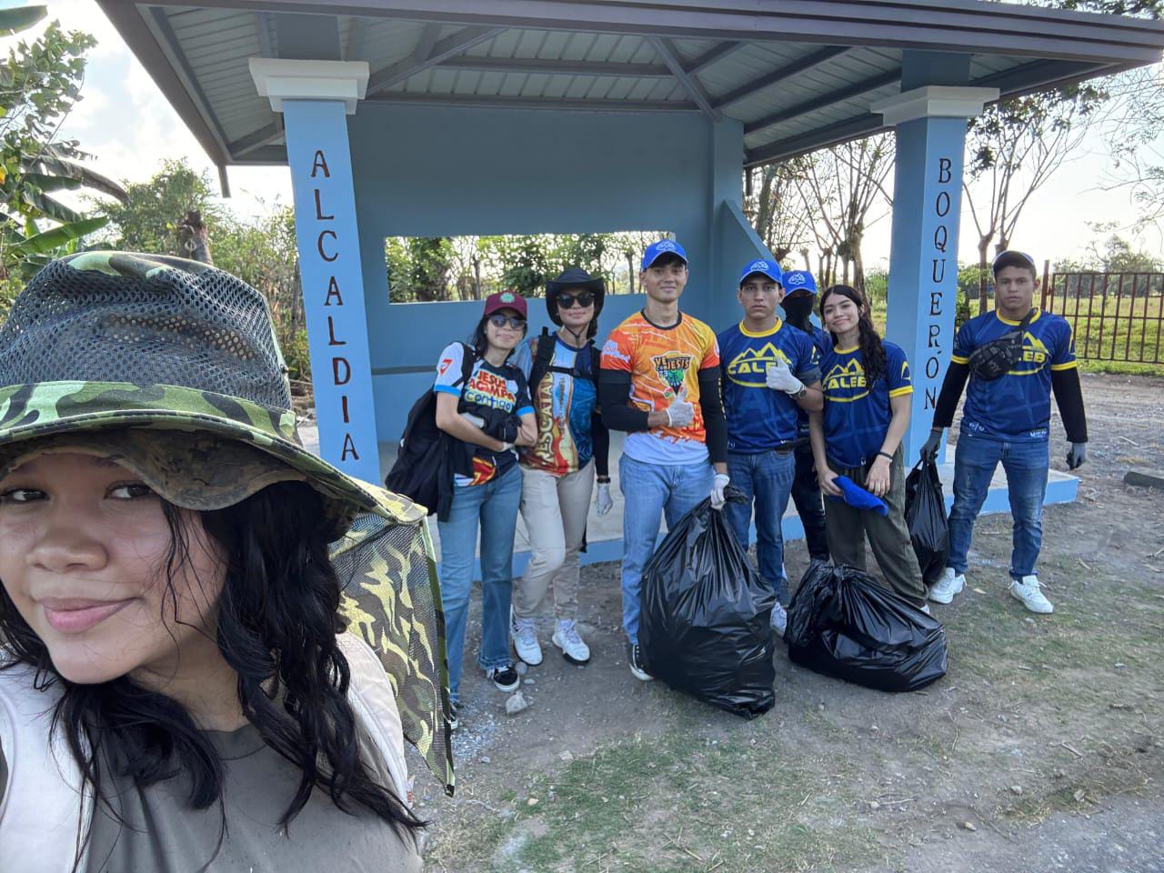 Jóvenes voluntarios de “Misión Caleb” realizan jornada de servicio comunitario en Boquerón
