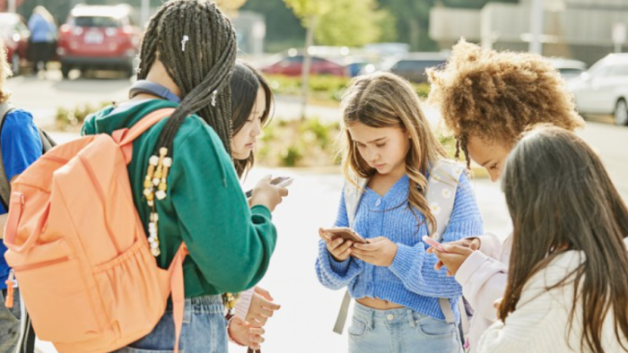 Adolescentes en EE.UU. tienen más dificultades para identificar contenidos falsos en internet