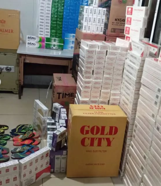 Aduanas incauta cigarrillos y mercancía ilegal en San Isidro