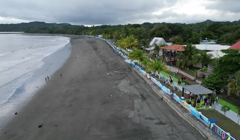 Puerto Armuelles se prepara para encuentro binacional con trabajos de mantenimiento en la cinta costera