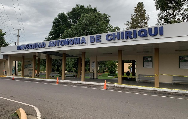 Personal administrativo de la UNACHI exige acreditación a carrera administrativa