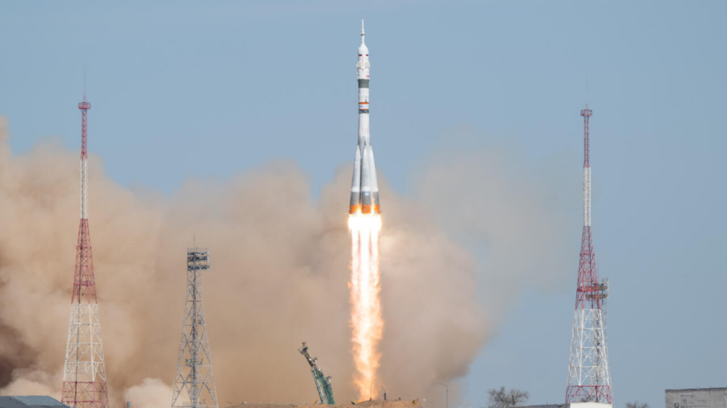 Despega la nave Soyuz MS-27 rumbo a la EEI con tripulación ruso-estadounidense