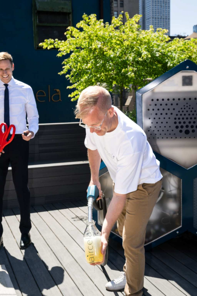 Aircela presenta en Nueva York máquina que produce gasolina a partir de aire