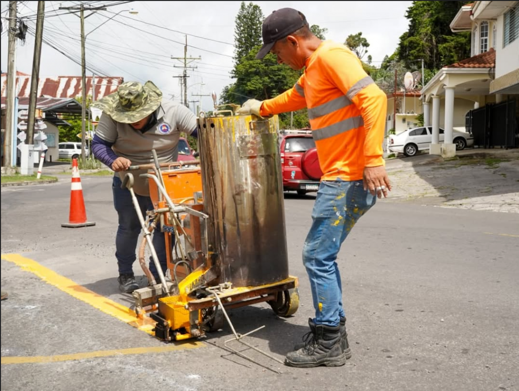 ATTT inicia trabajos de señalización vial en Boquete para mejorar la seguridad