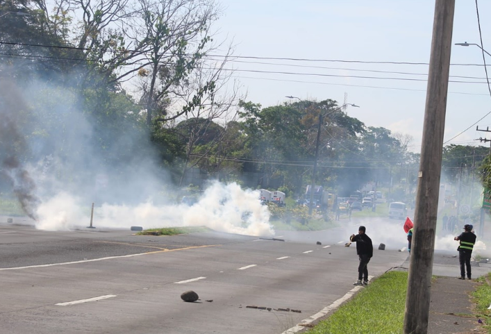 Enfrentamientos y tensión en Bugaba por protestas y apertura de vías