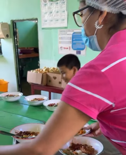 Fundación Nuevas Rutas dona estufas industriales a escuelas del distrito de David