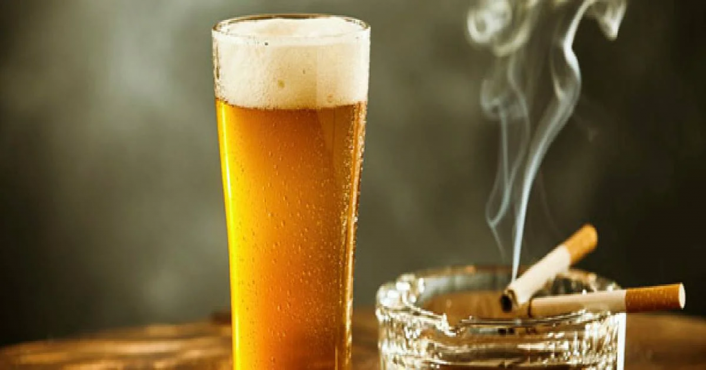 Alcohol y tabaco elevan riesgo de cáncer colorrectal en jóvenes