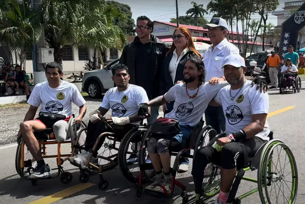 Cuatro para atletas desafían límites en emotiva carrera 49K desde Boquete
