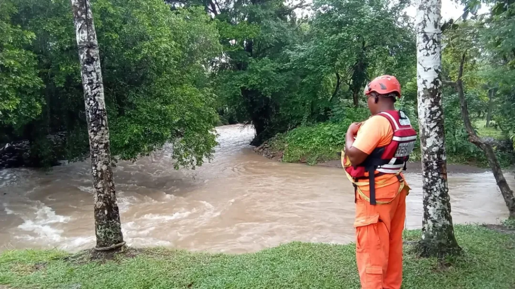Inspeccionan quebrada en San Isidro tras trabajos de dragado preventivo
