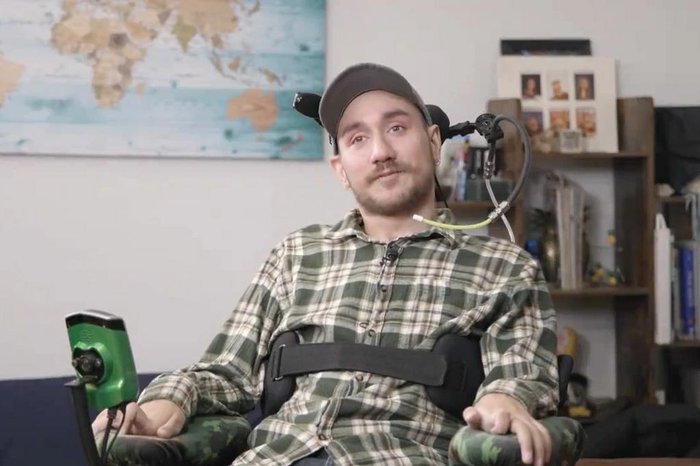 Primer paciente de Neuralink muestra avances 18 meses después del implante