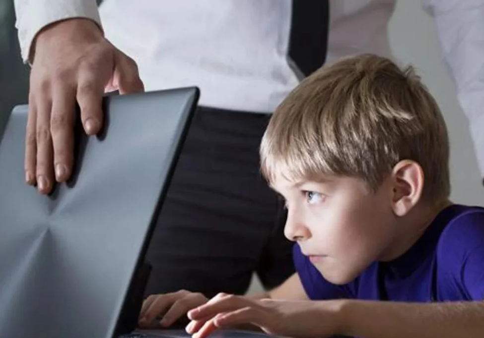 YouTube usará IA para verificar la edad de sus usuarios