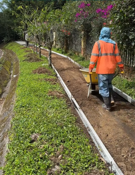 Construyen 1.2 km de aceras en Jaramillo para mejorar seguridad peatonal