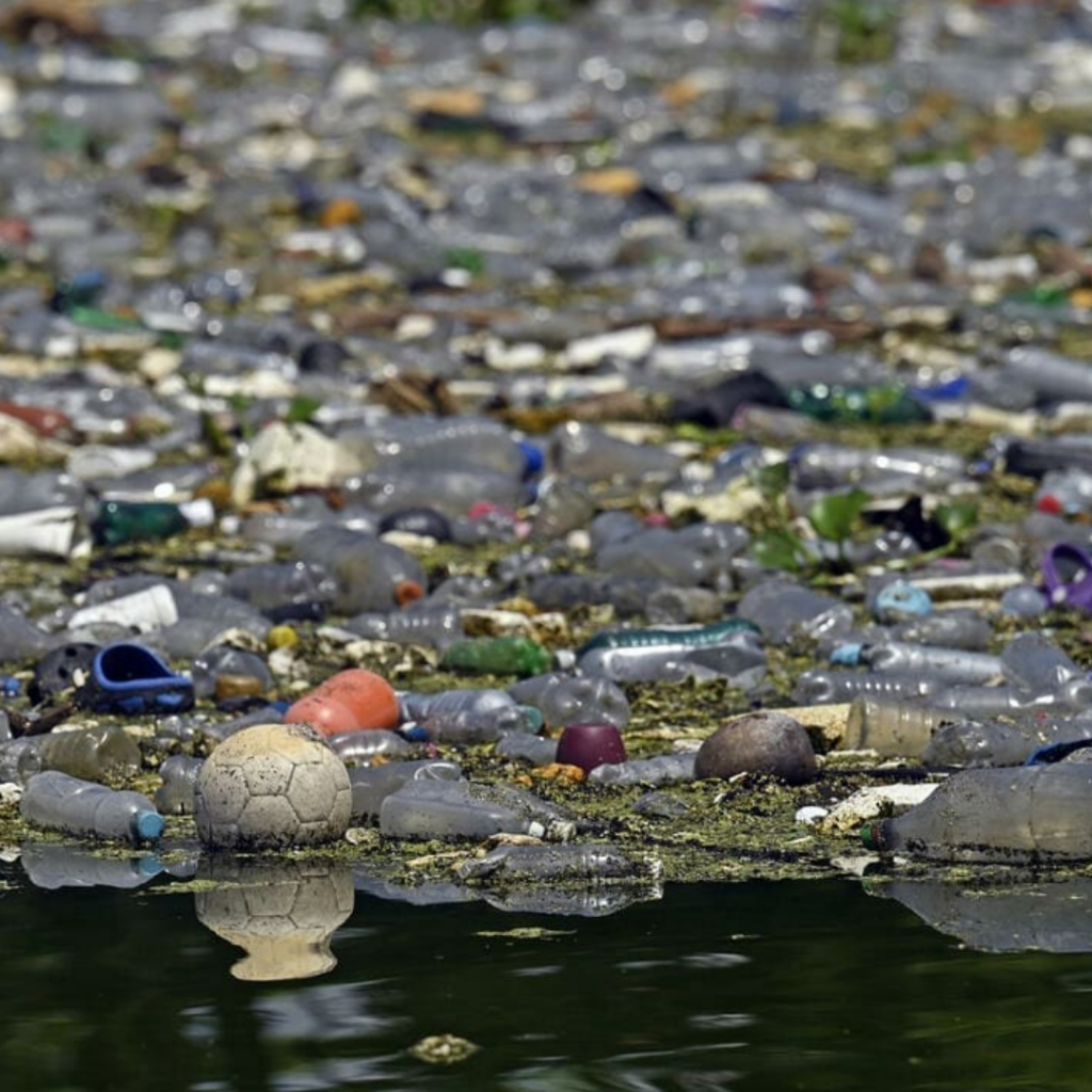 Residentes piden inspección por contaminación en río Mula