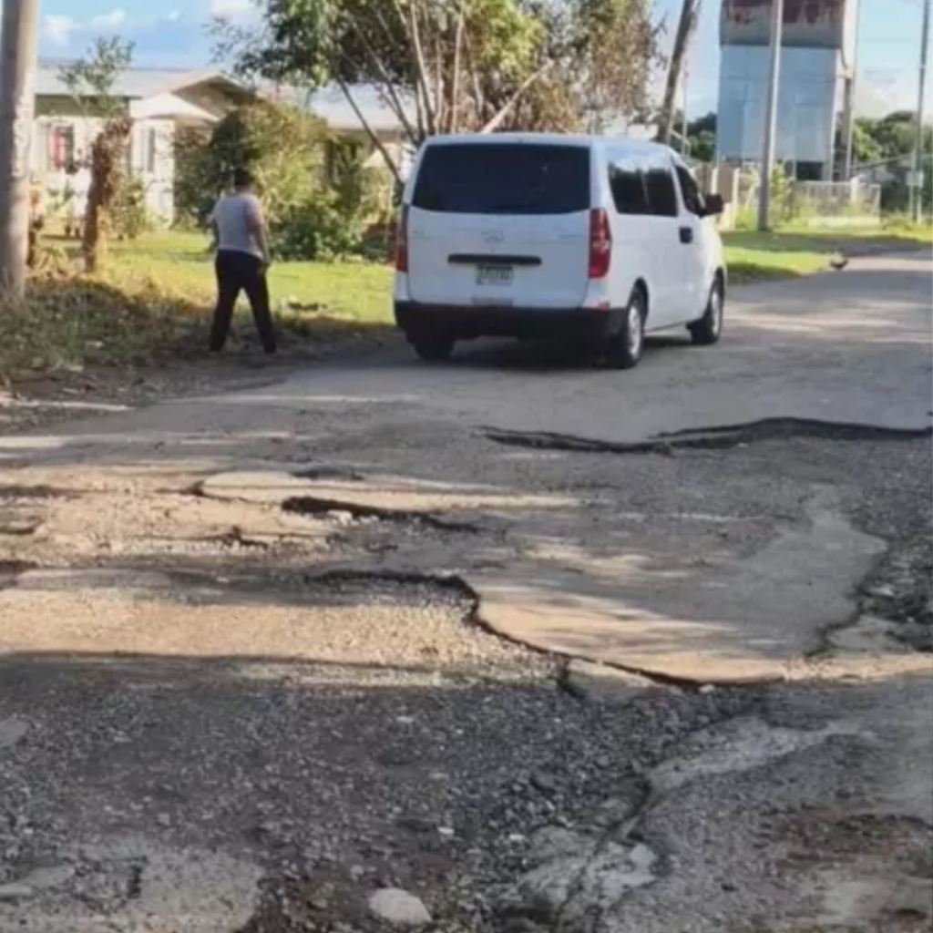 Residentes de Alanje exigen reparación urgente de la vía Guarumal