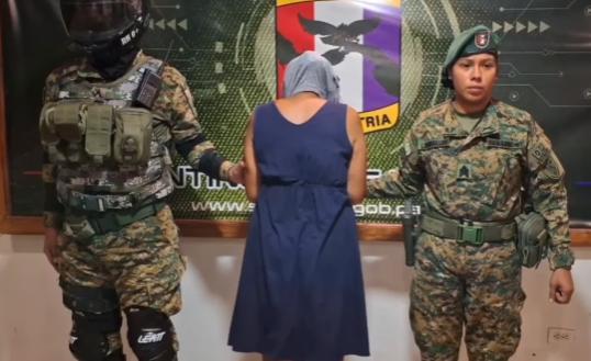 Detienen a mujer por presunto hurto en Paso Canoas