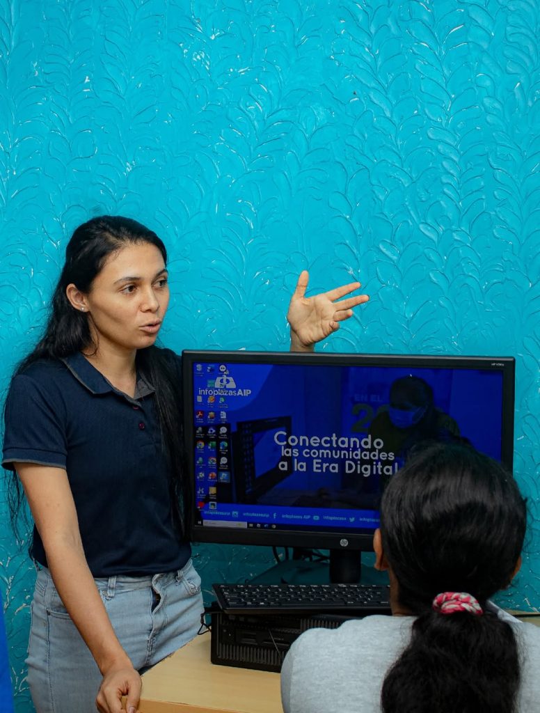 Inauguran Infoplaza en San Isidro para cerrar la brecha digital