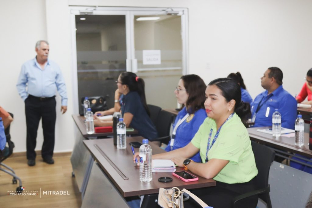Capacitan a funcionarios en Chiriquí sobre la reforma a la Ley Orgánica de la CSS