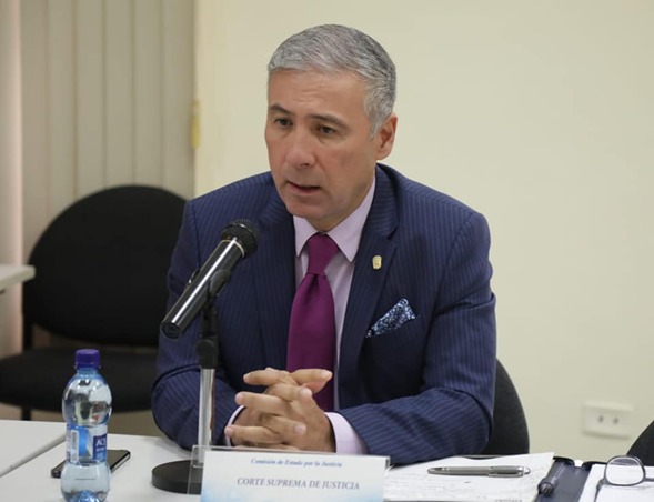 Magistrado Arrocha cuestiona salarios en la Unachi: “Un decano gana lo mismo que un juez”