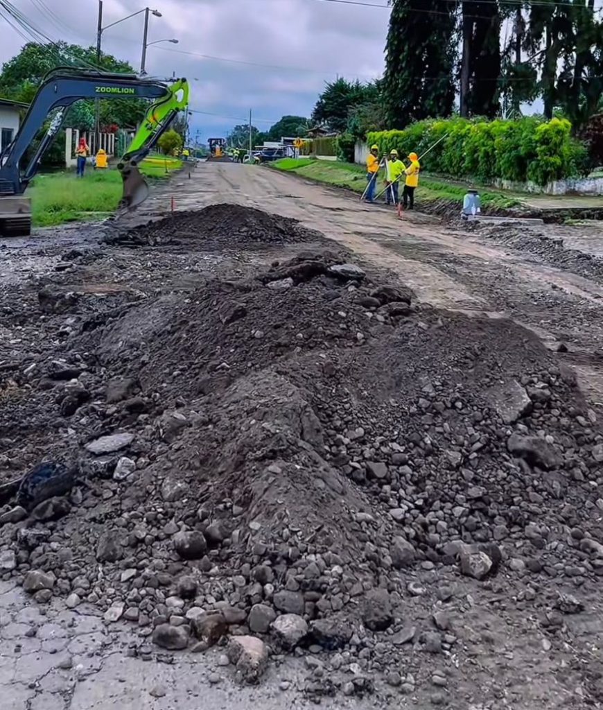 Avanzan trabajos de rehabilitación vial en La Concepción, Bugaba