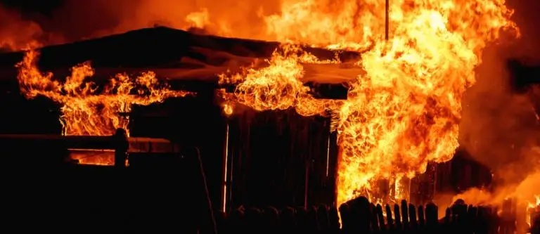 Incendio en residencia de Puerto Armuelles deja daños materiales y un adulto mayor afectado