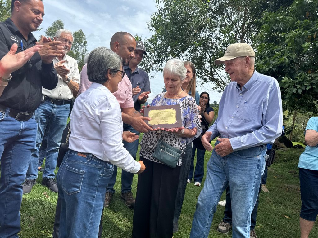 Boquete rinde homenaje a Price Peterson por 50 años de aporte a la comunidad