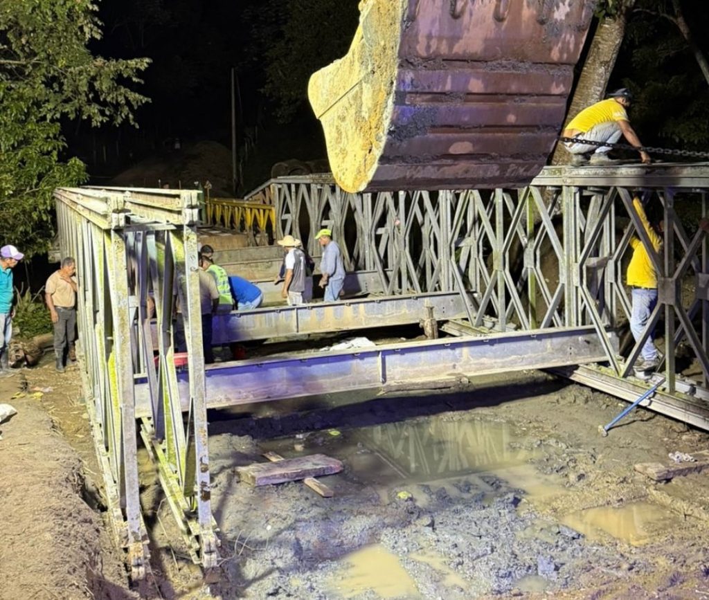Culmina instalación del nuevo puente modular en Quebrada de Oro, Puerto Armuelles