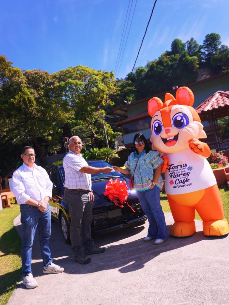 Feria de Boquete entrega auto 0 km sorteado en la pasada versión ferial