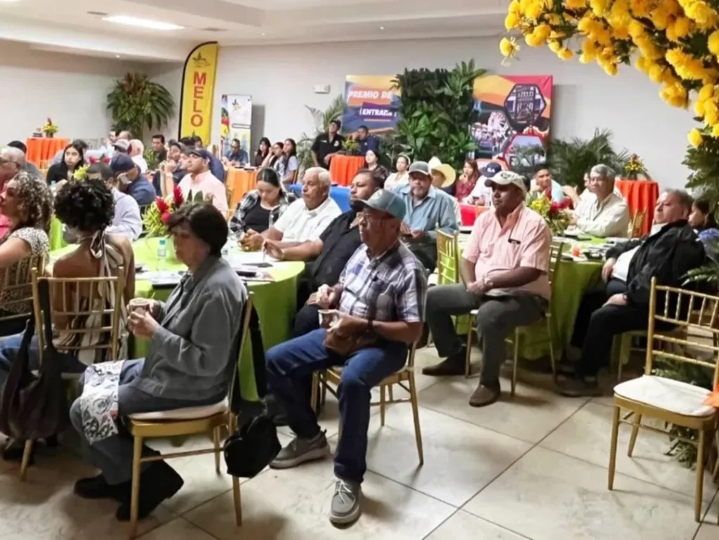 Productores reciben insumos y capacitación agrícola en la Feria de David