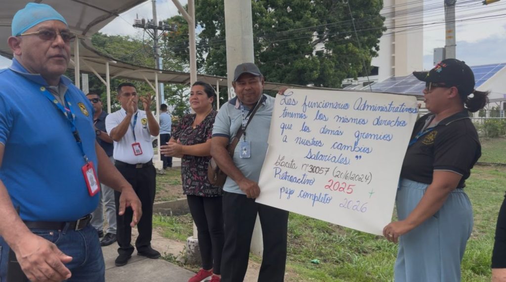Administrativos del Hospital José Domingo de Obaldía protestan por pago de nueva escala salarial