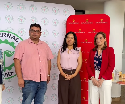 Feria Internacional de David entrega escrituras a ganadora de su gran premio