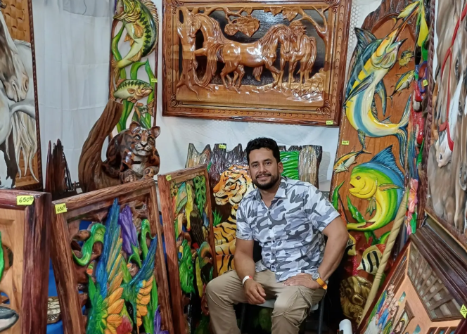 Biblioteca de Boquete exhibe esculturas del artista Heriberto Martínez