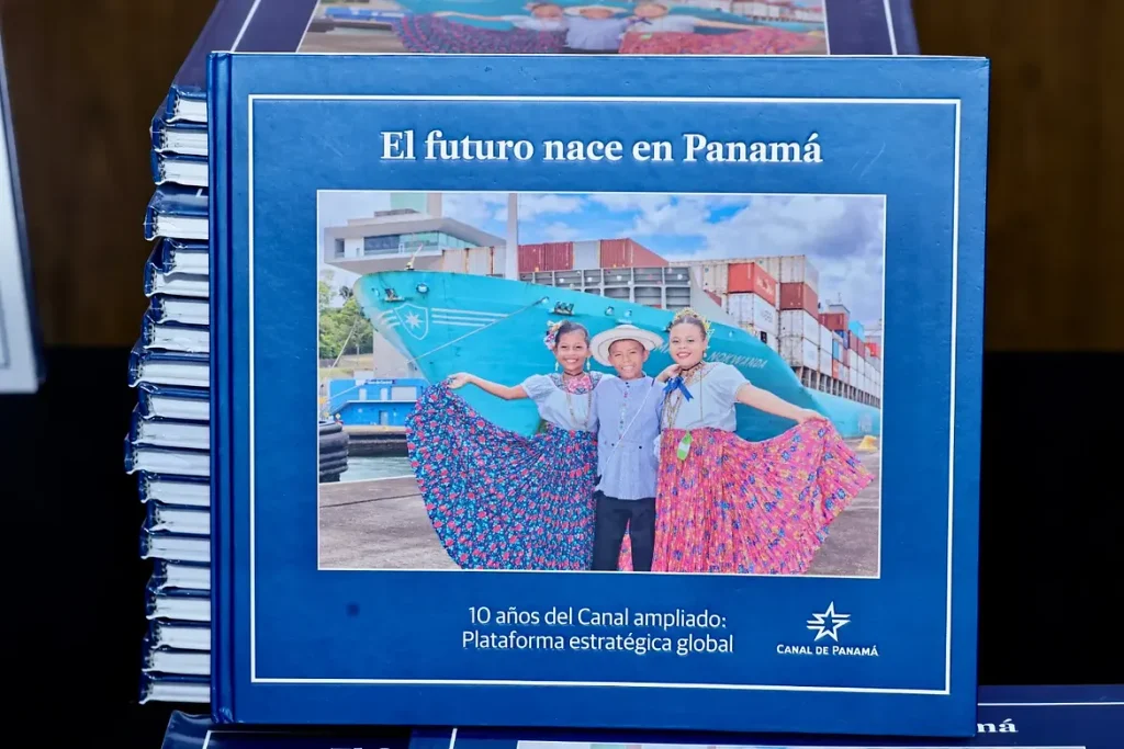 Presentan “El Futuro Nace en Panamá”, libro sobre la ampliación del Canal de Panamá