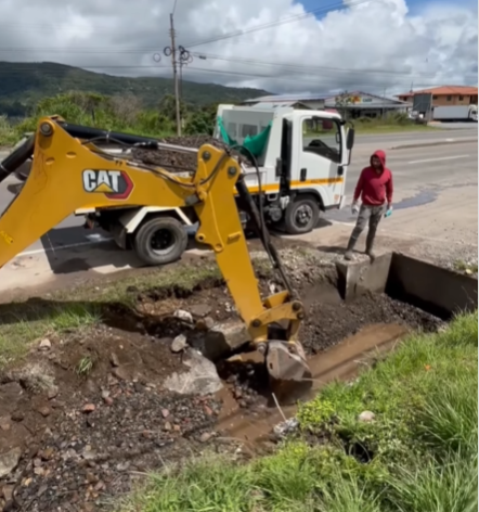 Continúan trabajos para despejar canales y cunetas en Alto Boquete